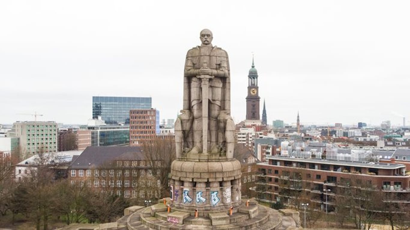 Das Bismarck-Denkmal in Hamburg (Archivbild): Hier wurden mehrere Tierkadaver gefunden.