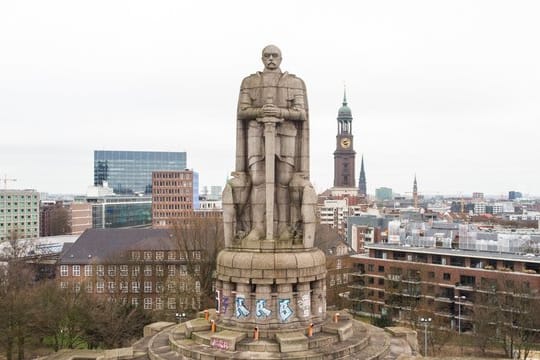 Das Bismarck-Denkmal in Hamburg (Archivbild): Hier wurden mehrere Tierkadaver gefunden.