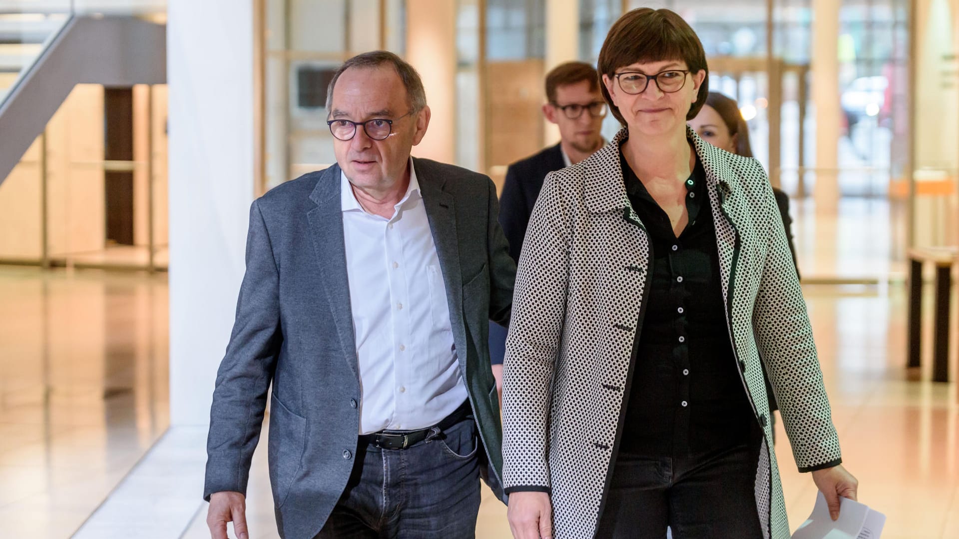 Saskia Esken und Norbert Walter-Borjans: Die Vorsitzenden der SPD würden eine Kanzlerkandidatur von Olaf Scholz befürworten.