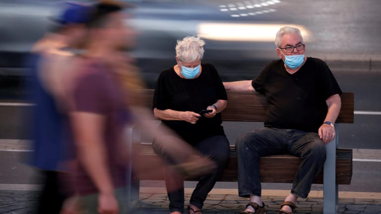 Schutz vor Covid-19: Weltweit gehört an vielen Orten der Mund-Nasen-Schutz zum Alltagsbild.