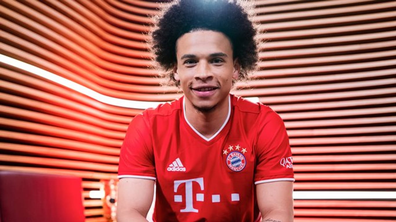 Leroy Sané hat seine erste Trainingseinheit beim FC Bayern absolviert.