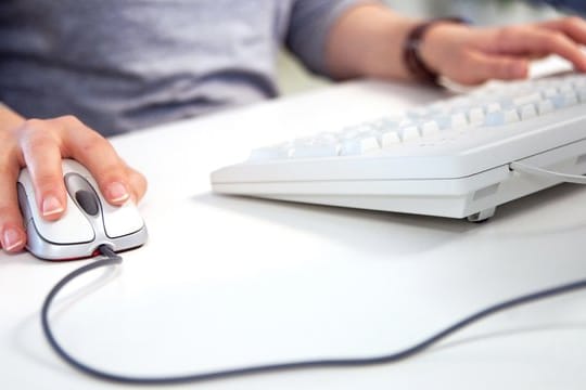 Wer seine Computerkenntnisse auf eigene Kosten in einer Schulung erweitert hat, kann die Ausgaben für die Fortbildung steuerlich absetzen.