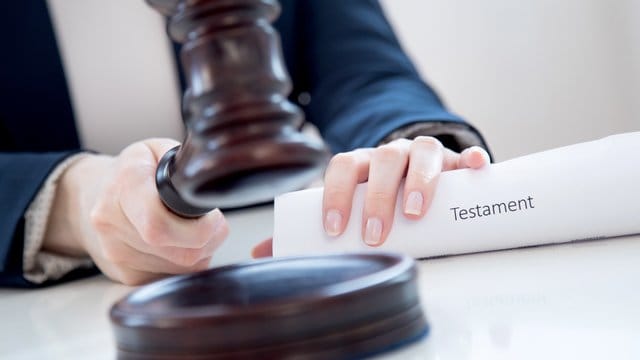 Werden zwei nahezu identische Testamente angefertigt, gelten beide als Originale. Werden zwei nahezu identische Testamente angefertigt, gelten beide als Originale.