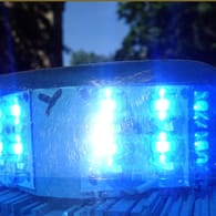 Blaulicht der Polizei: Einer Spezialeinheit der französischen Polizei ist ein gesuchter Kinderschänder ins Netz gegangen.