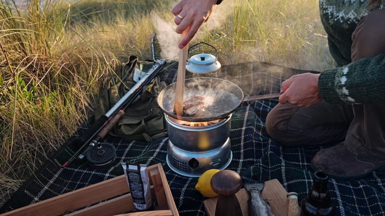 Campingkocher für unterwegs: So haben Sie Ihre Multifunktionsküche immer dabei.