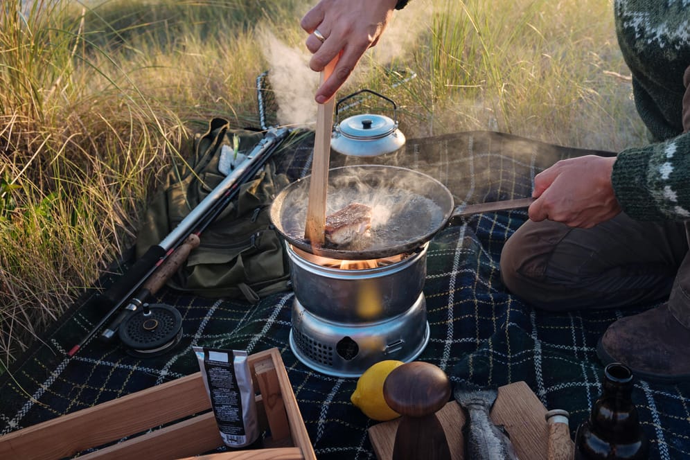 Campingkocher für unterwegs: So haben Sie Ihre Multifunktionsküche immer dabei.