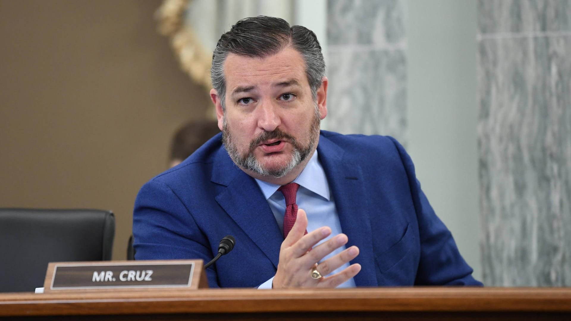 US-Senator Ted Cruz: Der Republikaner steht in der Kritik, weil er an Bord eines Flugzeugs keine Maske getragen hatte.