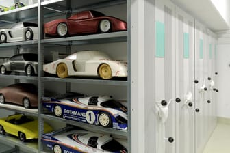 Archive der Autohersteller: Porsche will alles mit Dokumenten und Objekten für künftige Generationen nachvollziehbar machen.