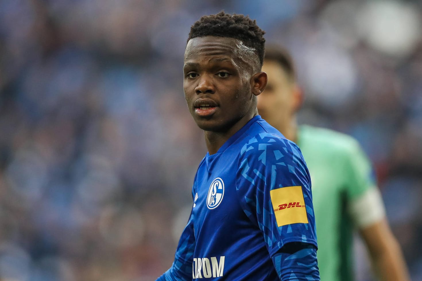 Rabbi Matondo: Der Schalker Flügelflitzer verstört mit einem schwarz-gelben Schnappschuss die Fans der Königsblauen.