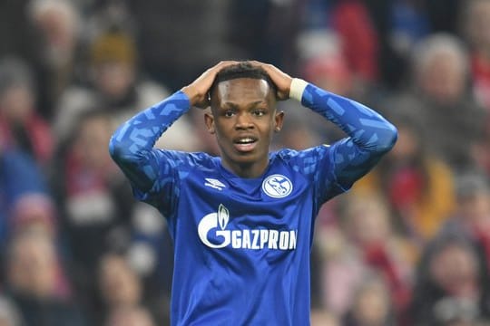 Tauschte das Schalke- kurz in das BVB-Trikot: Rabbi Matondo.