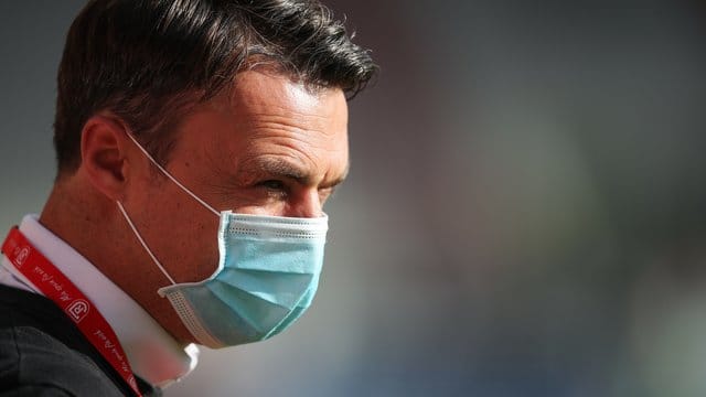 Ist nicht mehr Sportvorstand beim 1. Ist nicht mehr Sportvorstand beim 1.