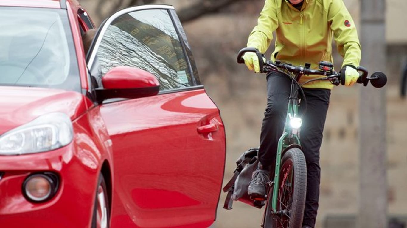 Alptraum Dooring-Unfall: Solche brenzligen Situationen haben schon viele Radfahrer erlebt.