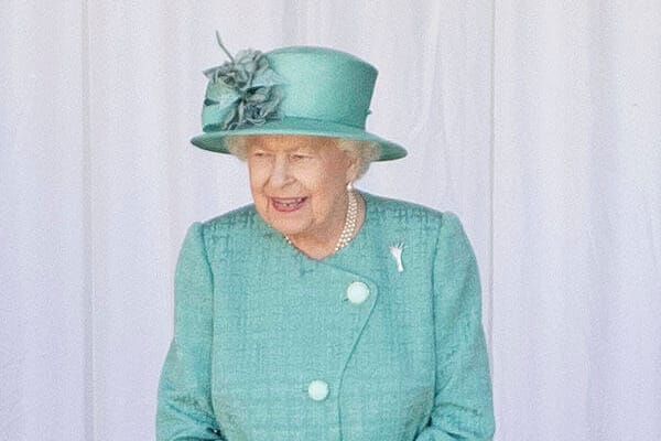 Queen Elizabeth II: Gin soll ihr Lieblingsaperitif sein.