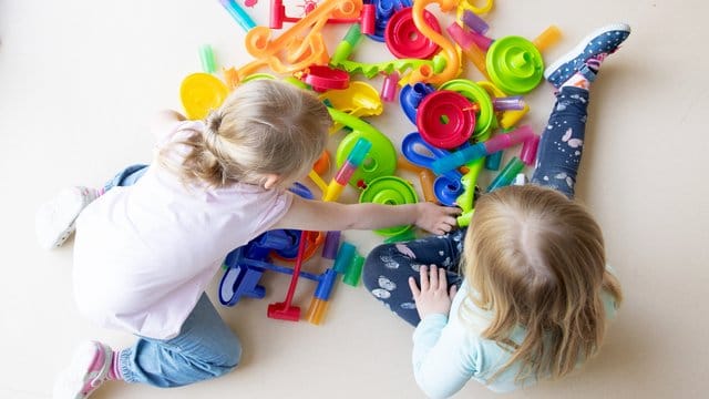 Bei manchen Familien ist das Geld knapp. Bei manchen Familien ist das Geld knapp.