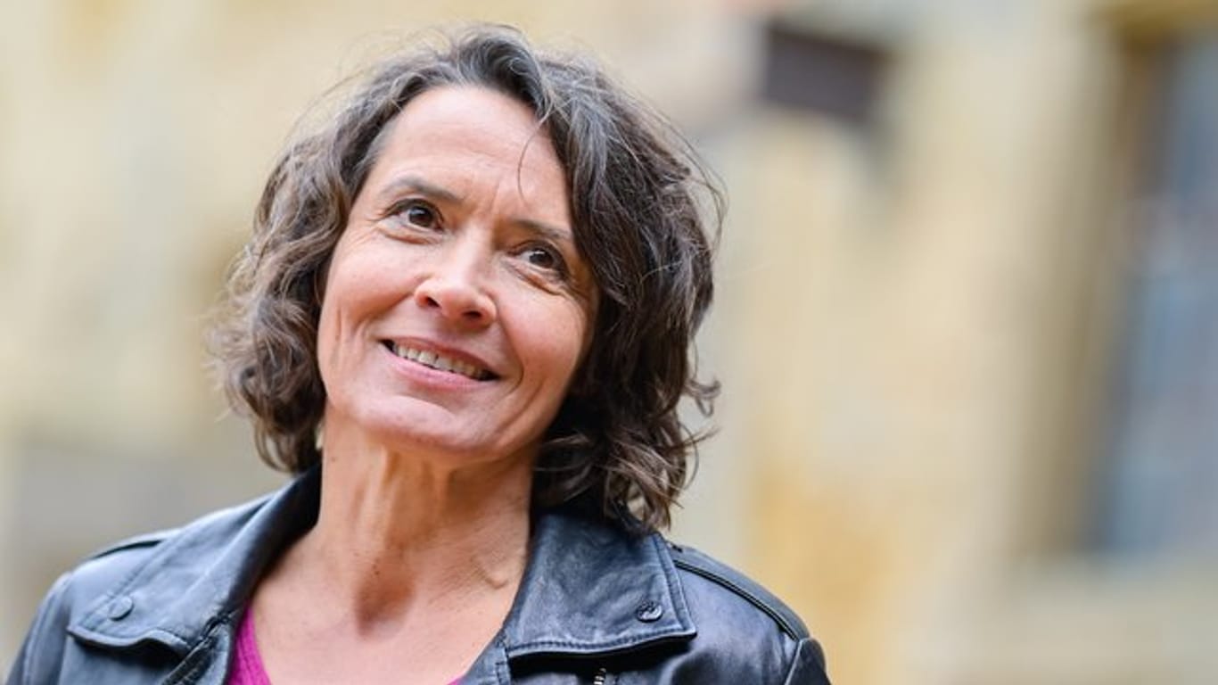 Die Schauspielerin Ulrike Folkerts 2019 bei Dreharbeiten zur Krimi-Serie "Tatort".