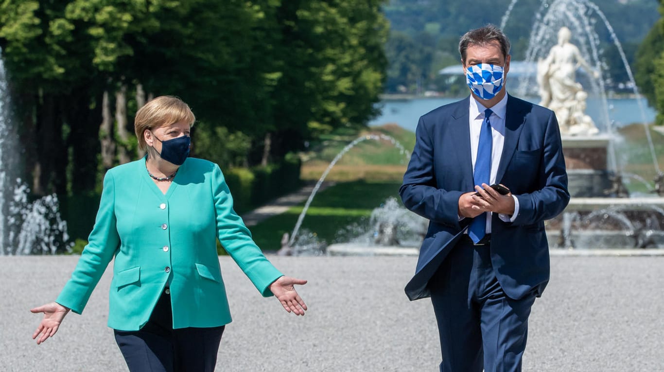 Angela Merkel und Markus Söder im Schlosspark auf Herrenchiemsee: Diese Bilder bleiben haften.