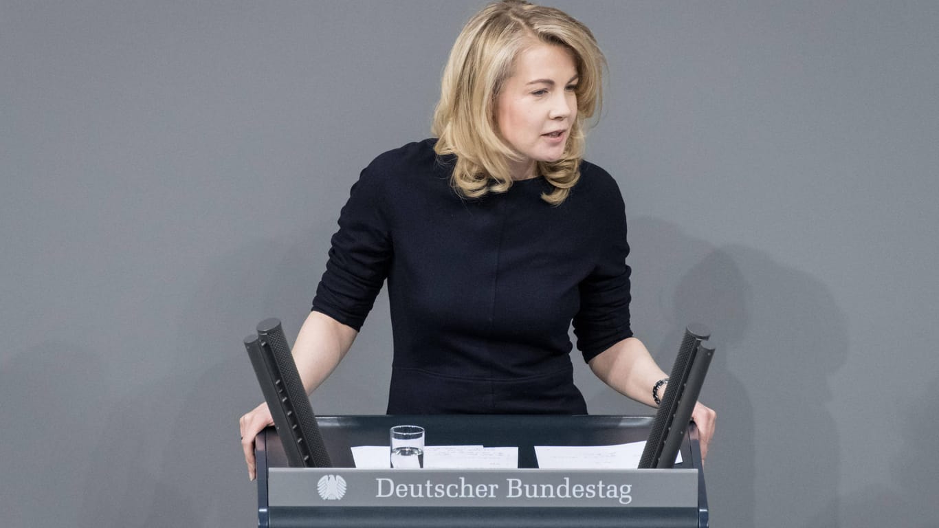 FDP-Generalsekretärin Linda Teuteberg im Bundestag (Archivbild): Die Politikerin griff die Grünen-Spitze für Pläne an, im Falle einer Regierungsbeteiligung ein generelles Tempolimit von 130 Stundenkilometern durchsetzen zu wollen.