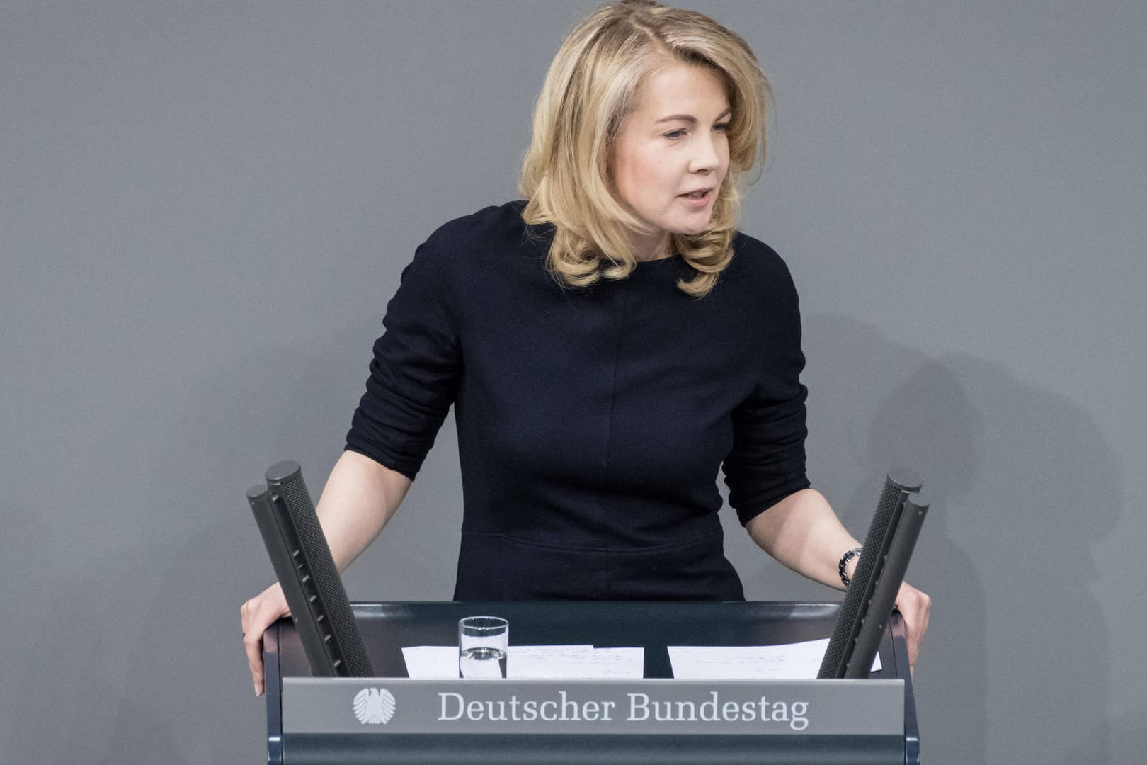 FDP-Generalsekretärin Linda Teuteberg im Bundestag (Archivbild): Die Politikerin griff die Grünen-Spitze für Pläne an, im Falle einer Regierungsbeteiligung ein generelles Tempolimit von 130 Stundenkilometern durchsetzen zu wollen.