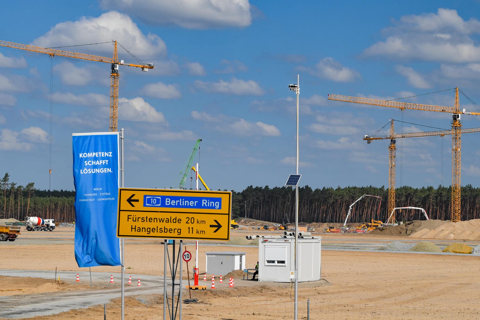 Noch rollen die Bagger – doch schon bald soll die Tesla-Fabrik bei Berlin stehen.