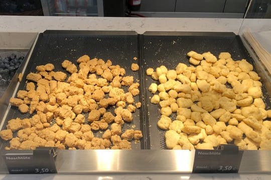 In Frankfurt am Main und in Berlin gibt es jetzt Lokale namens "Streuselbar", die Teigprodukte aus gezuckertem Mehl mit Butter verkaufen.