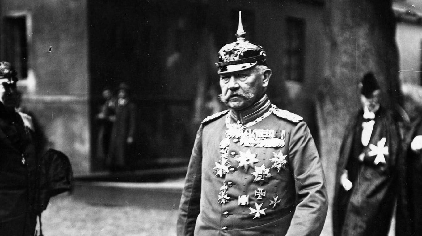 Paul von Hindenburg: Der als Kriegsheld verehrte Generalfeldmarschall wurde Nachfolger von Reichspräsident Ebert.