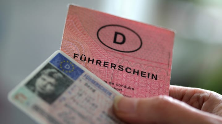 Führerschein: Ende April trat eine umfassende Novelle der Straßenverkehrsordnung in Kraft, die auch die Regeln für zu schnelles Fahren verschärfte.