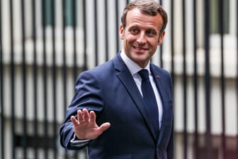 Emmanuel Macron: Frankreichs Staatsoberhaupt ist bei einem Spaziergang ausgebuht worden.