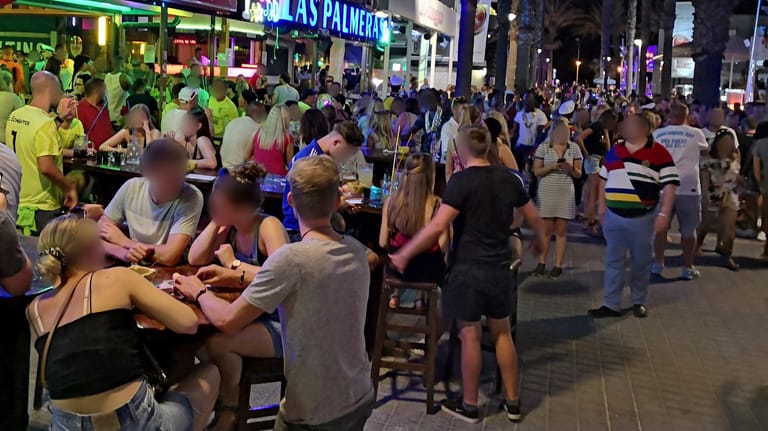 Party an der "Bierstraße" auf Mallorca: Die Lokale in der Straße müssen vorerst wieder schließen.