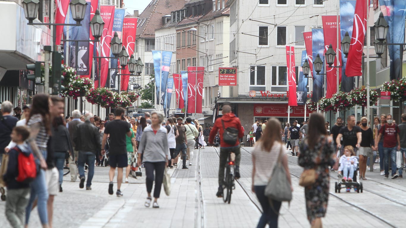 Innenstadt von Würzburg (Symbolbild): Wegen der Corona-Krise könnten tausende Geschäfte in Deutschland schließen.