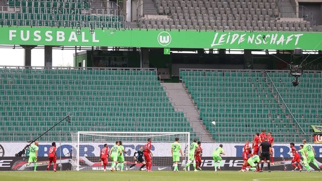 Sollen bald Geschichte sein: Geisterspiele in der Fußball-Bundesliga. Sollen bald Geschichte sein: Geisterspiele in der Fußball-Bundesliga.