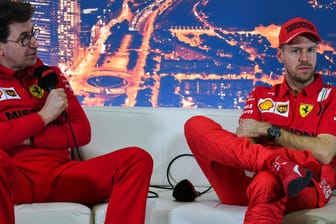 Nachdenklich: Vettel (r.) und Binotto bei einem Pressetermin im Februar 2020.
