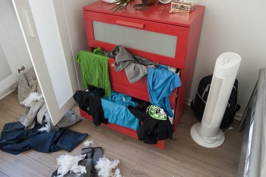 Nach einem Einbruch sollten Versicherte eine sogenannte Stehlgutliste erstellen.