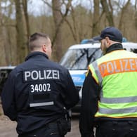 Die Polizei suchte mit 120 Einsatzkräften nach dem vermissten Jungen: Im Wald fanden sie seine Leiche.