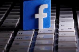 Facebook-Logo auf einer Tastatur: Der EuGH kippt in einem Urteil das Privacy-Shield-Abkommen.