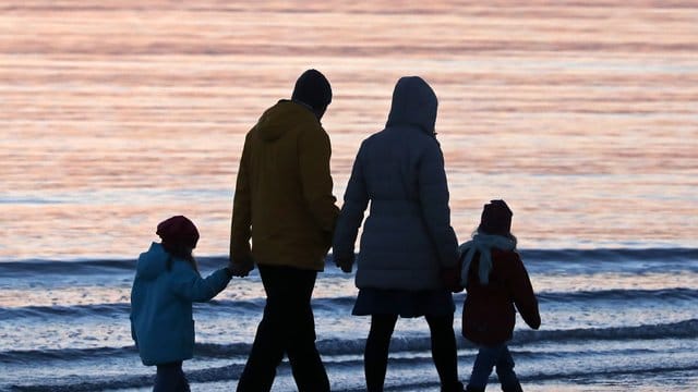 In Deutschland gab es 2019 8,2 Millionen Familien mit minderjährigen Kindern. In Deutschland gab es 2019 8,2 Millionen Familien mit minderjährigen Kindern.