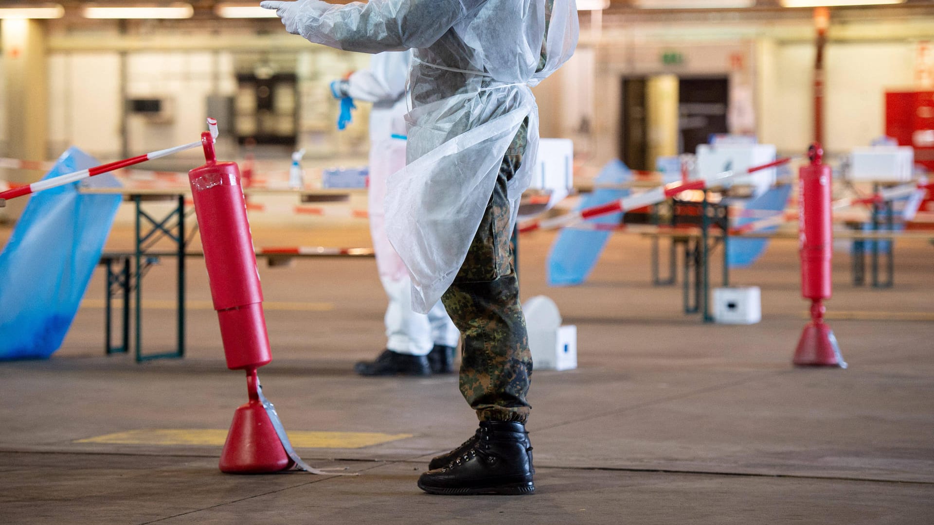 Corona-Tests in Gütersloh: In dem Virus-Hotspot gab es den ersten regionalen Lockdown in Deutschland. Corona-Tests in Gütersloh: In dem Virus-Hotspot gab es den ersten regionalen Lockdown in Deutschland.