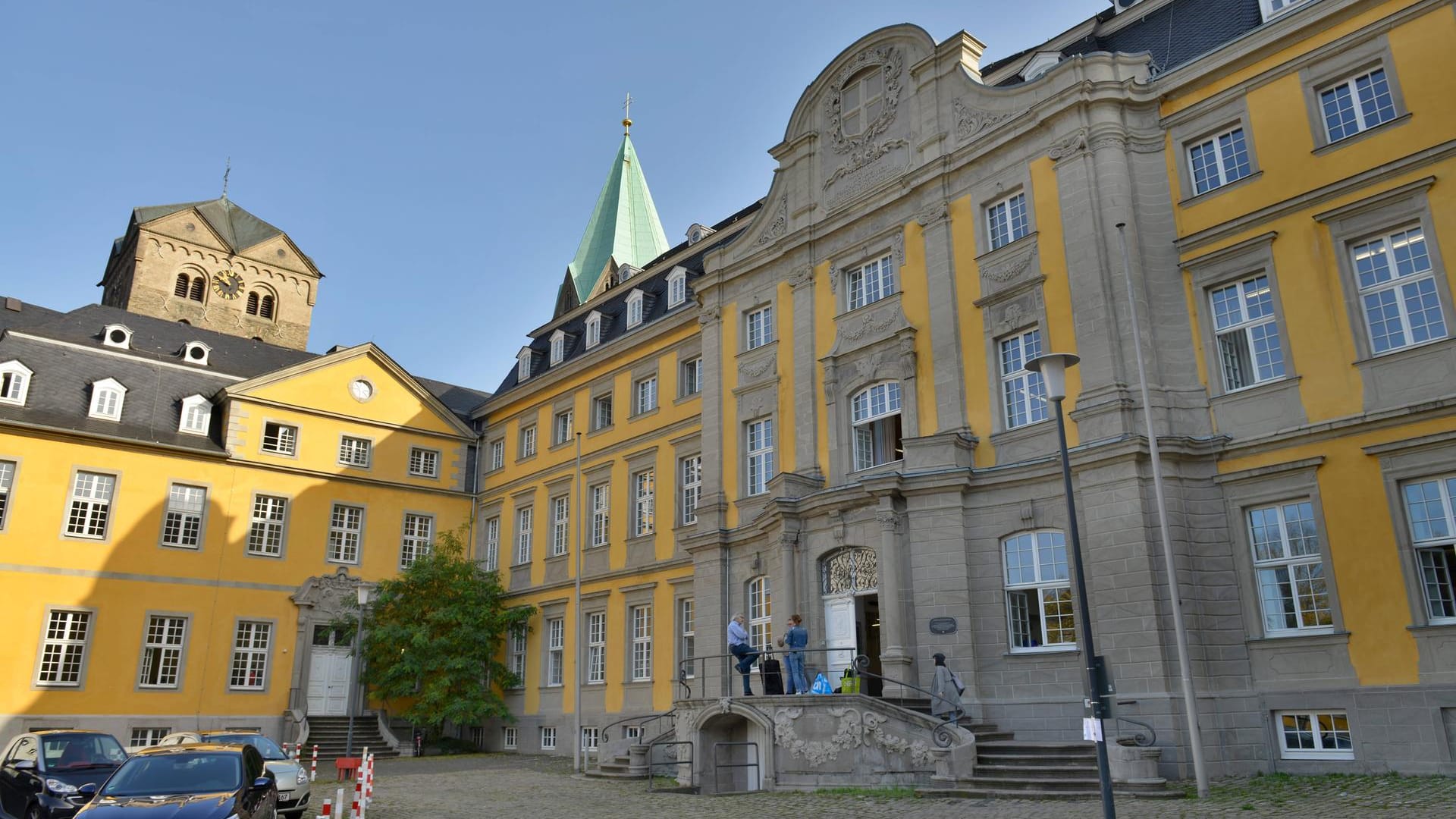 Blick auf die Folkwang-Universität in Essen-Werden: Die Hochschule musste wegen drei Corona-Fällen schließen. Blick auf die Folkwang-Universität in Essen-Werden: Die Hochschule musste wegen drei Corona-Fällen schließen.