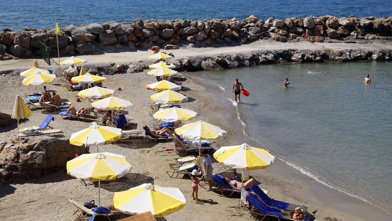 Urlaub in Griechenland: Die elektronische Anmeldung regelt, ob und welche Reisende einen Corona-Test machen müssen.