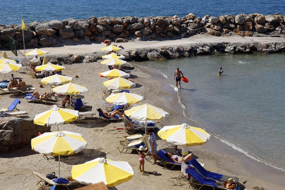 Urlaub in Griechenland: Die elektronische Anmeldung regelt, ob und welche Reisende einen Corona-Test machen müssen.