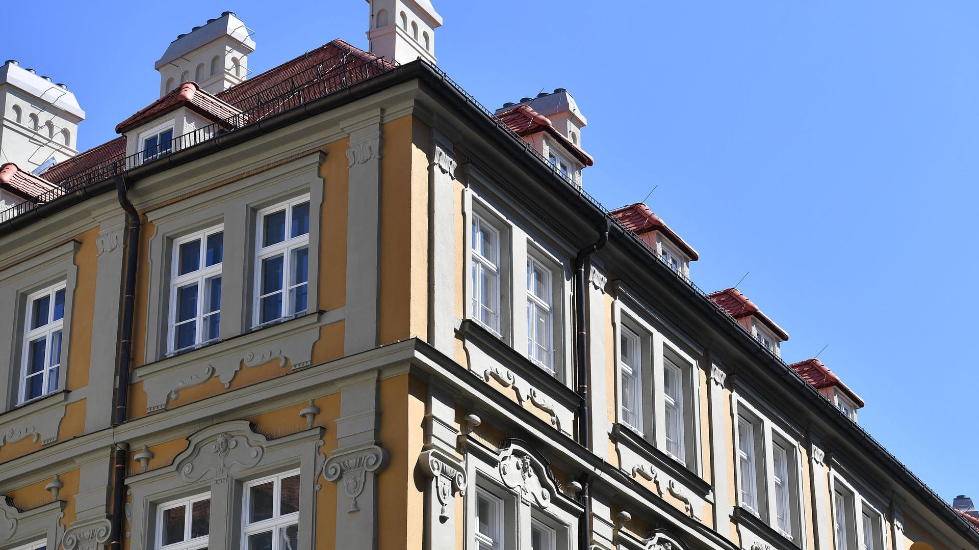 Altbauhaus in München (Symbolbild): Der bayrische Verfassungsgerichtshof hat das Volksbegehren zum Mietenstopp abgewiesen.