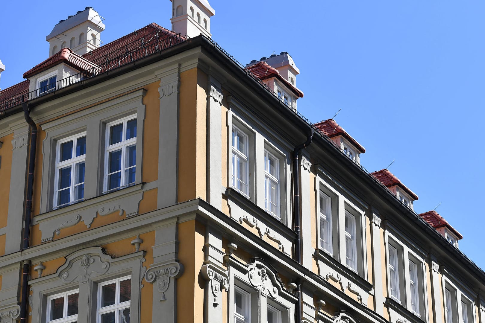 Altbauhaus in München (Symbolbild): Der bayrische Verfassungsgerichtshof hat das Volksbegehren zum Mietenstopp abgewiesen.