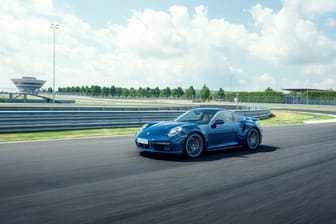 In 2,8 Sekunden auf Tempo 100: Porsche hebt nach dem S-Modell nun den "einfachen" Turbo mit 580 PS ins 911er-Programm.