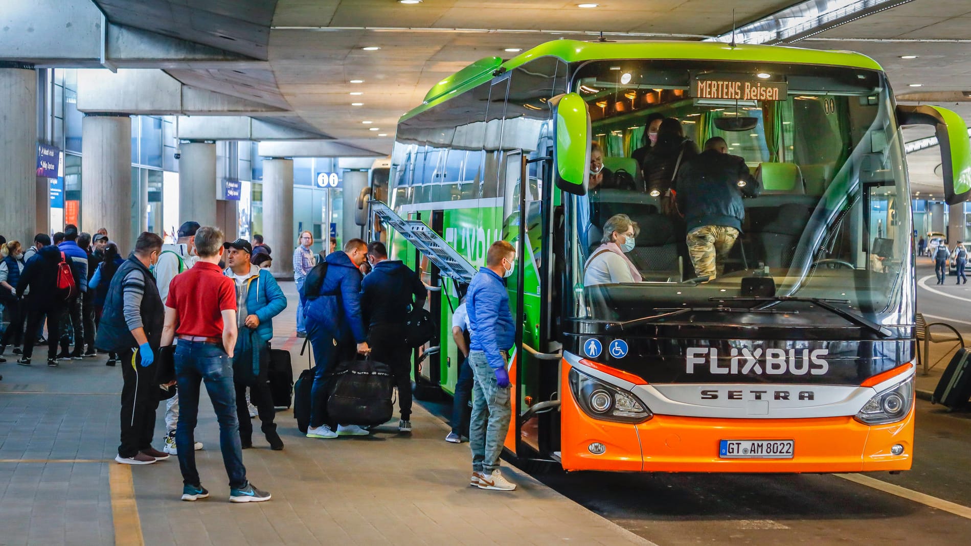 Busreisen in Corona-Zeiten: Um fremde Berührungen zu vermeiden, gibt es ein klares Ein- und Ausstiegskonzept.