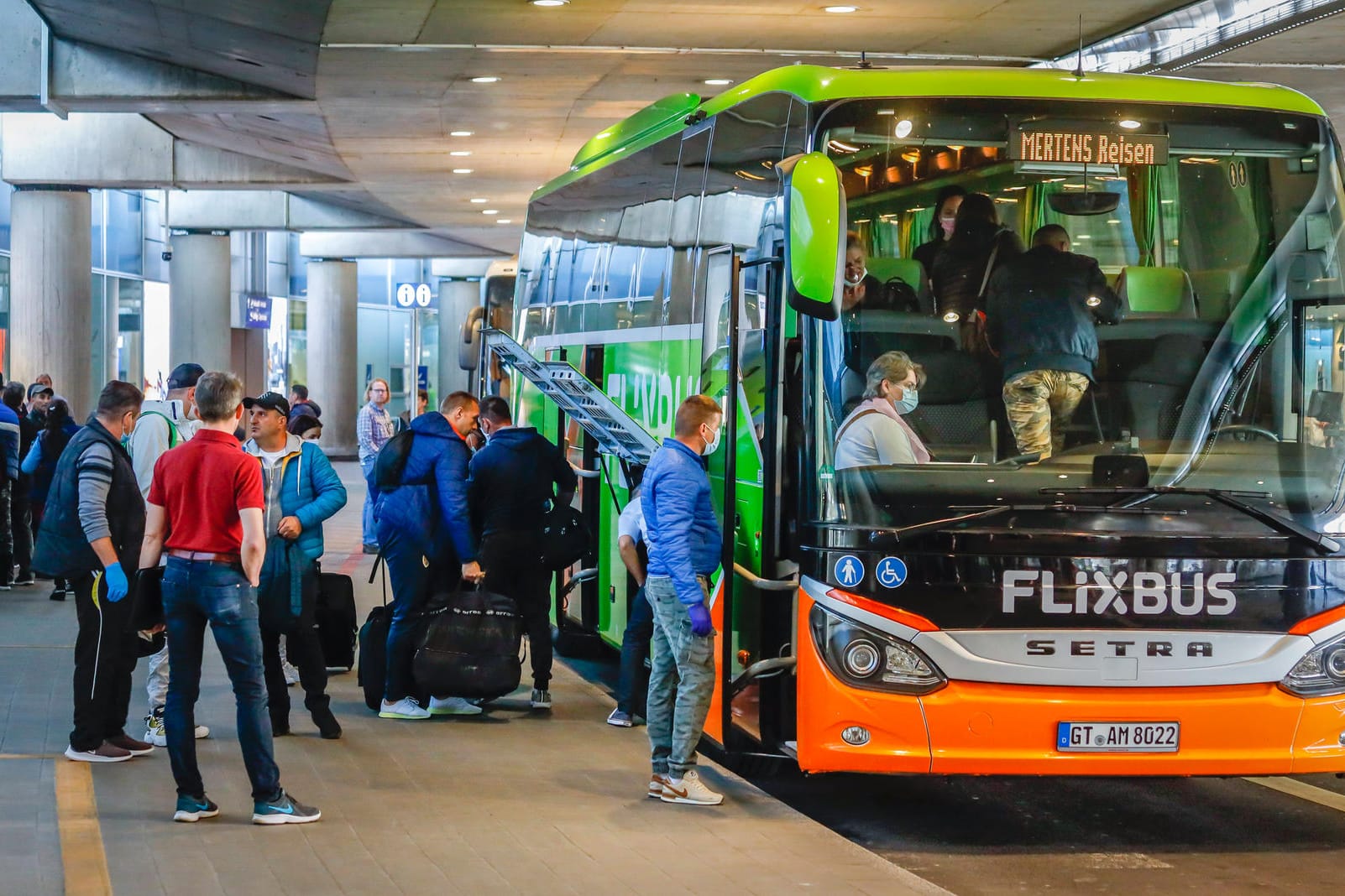 Busreisen in Corona-Zeiten: Um fremde Berührungen zu vermeiden, gibt es ein klares Ein- und Ausstiegskonzept.