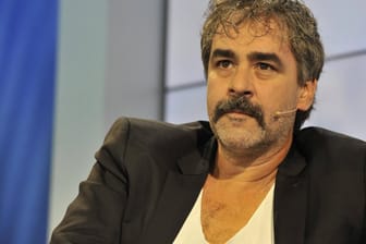 Der deutsche Journalist Deniz Yücel: Vom Vorwurf der Volksverhetzung und der Propaganda für die Gülen-Bewegung ist Yücel freigesprochen worden.