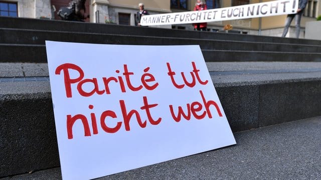 Eine Aktion des Landesfrauenrats Thüringen vor dem Verfassungsgerichtshof.