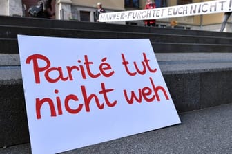 Eine Aktion des Landesfrauenrats Thüringen vor dem Verfassungsgerichtshof.