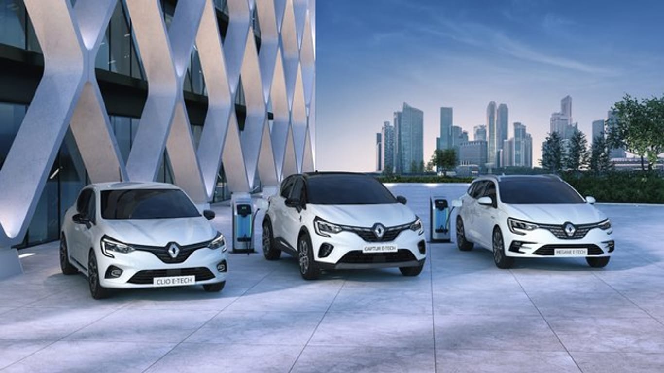 Elektrisches Trio: Die Modelle Clio, Captur und Mégane (von links nach rechts) bietet Renault künftig auch mit eletrifiziertem Hybridantrieb an.
