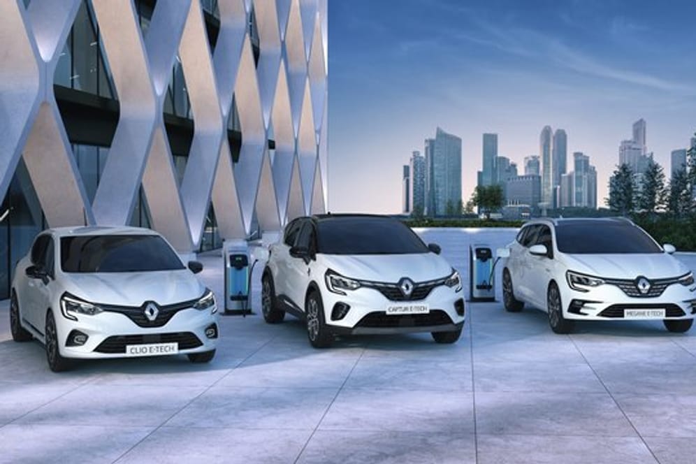 Elektrisches Trio: Die Modelle Clio, Captur und Mégane (von links nach rechts) bietet Renault künftig auch mit eletrifiziertem Hybridantrieb an.