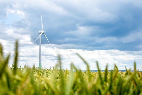 Der von Windkraftanlagen an Land geht weiterhin schleppend voran.